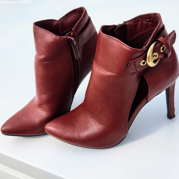 Breckelles Shoes - Point-Toe Stiletto Bootie Size 6